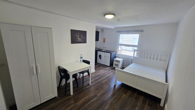 Acton**Self Contained Double Studio Flat**Wi-Fi  Main Photo