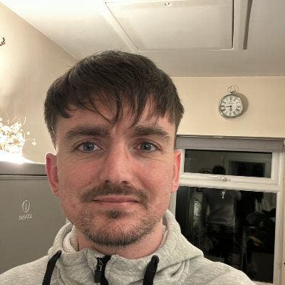 Professional Male seeks a single or double room Main Photo