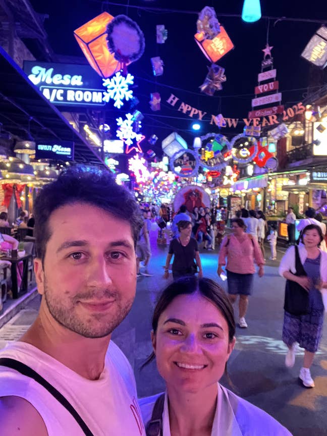 Aussie professional couple seeking ensuite Main Photo