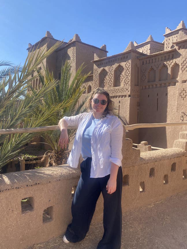 female professional seeking new home Main Photo