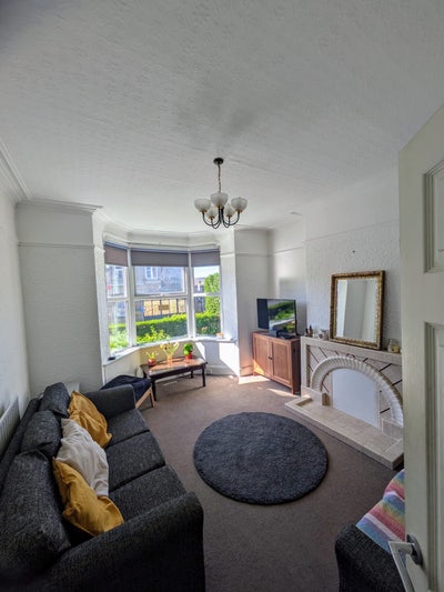 Double room in friendly S11 home  Main Photo