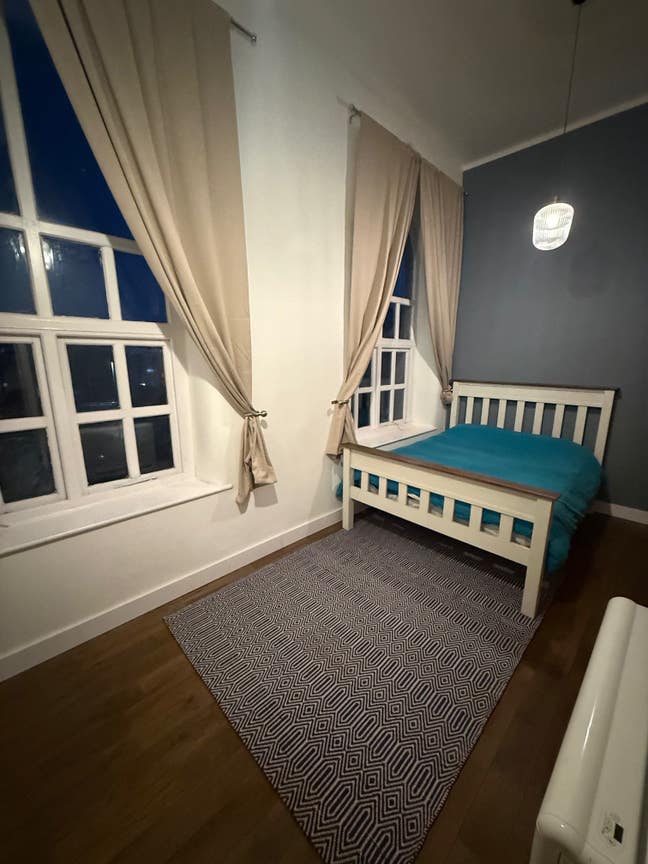 Deluxe Large Bedroom In New Flat Main Photo