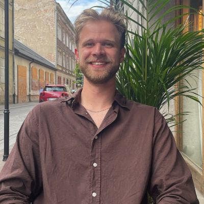 Hi! Im a 24yr Grad with a spare room in Marchmont Main Photo