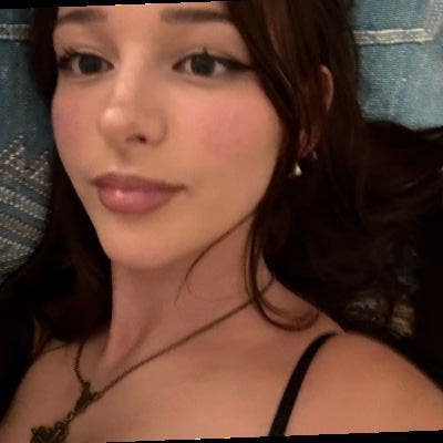 Professional Female seeks a single or double room Main Photo