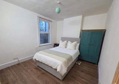 Two Large Double Rooms – Stylish Flat with Garden Main Photo