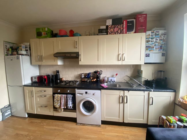 Large double Room in 3 bed flat in Bounds Green Main Photo