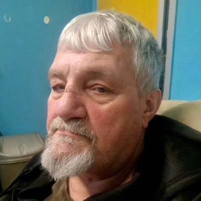 Professional Male seeks a single or double room Main Photo