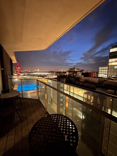 Sky-Line Living: Luxury En-suite Room @ Stratford Main Photo