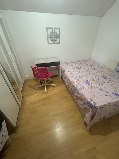 Double room UB3 ,2 mins to Hayes station.. Main Photo