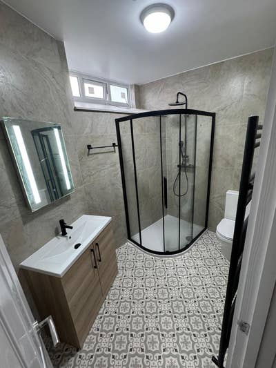 Stunning 4-Bed home with large bedrooms & ensuites Main Photo