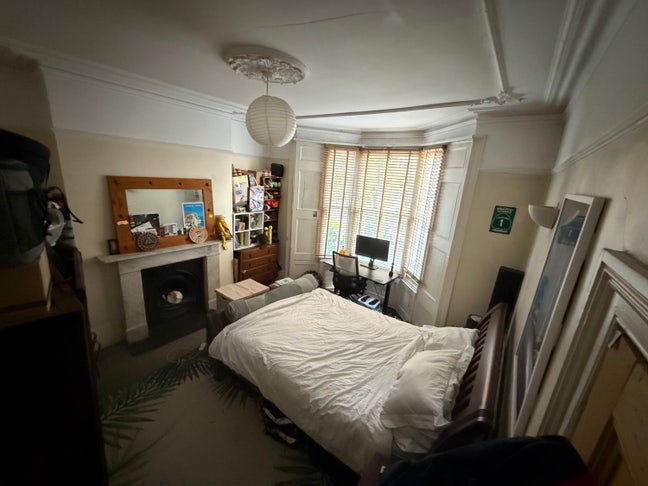 Large room in great Stoke Newington house share Main Photo