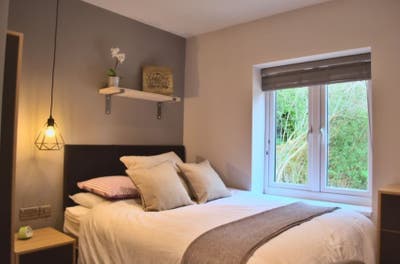 Ensuite | Nr Southmead Hospital | Parking Main Photo