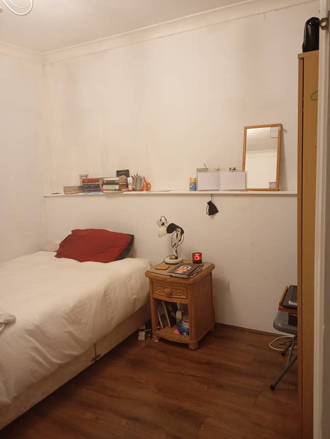 Large Room in Quiet North Finchley House  Main Photo