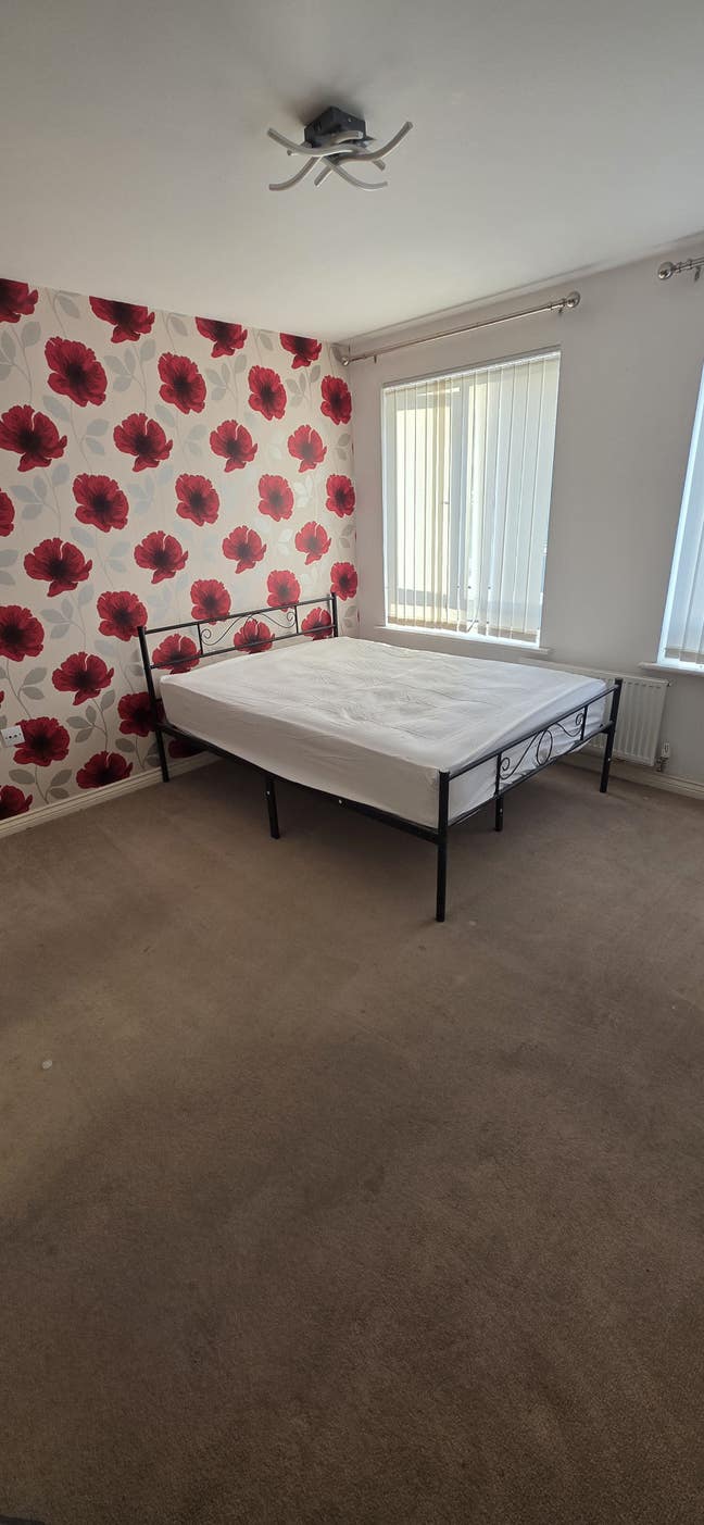 Specious Double bedroom ensuite studio Main Photo