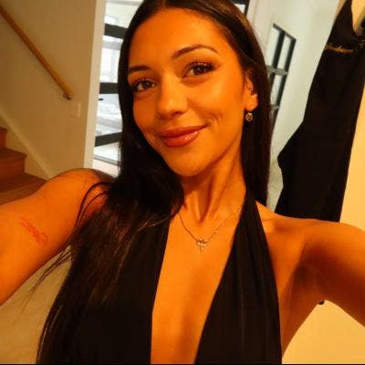 21 year old Female seeks a single or double room Main Photo