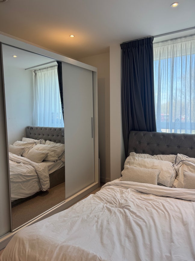 Double Room Holland Park Avenue | &pound;1,239 + bills Main Photo
