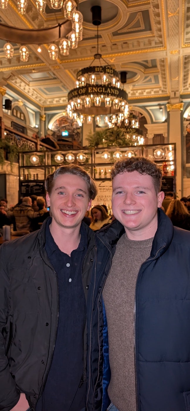 Professional Male seeks a double room Main Photo