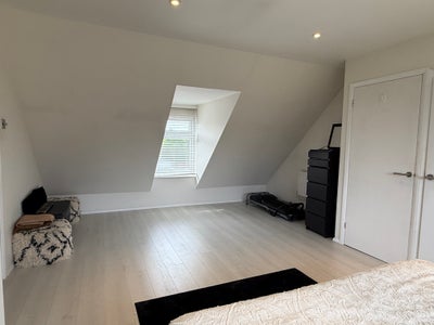 Large spacious double bedroom with own bathroom  Main Photo