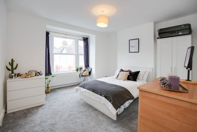 Spacious big double room - Quiet area Main Photo