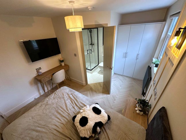 En-suite room in Bearwood Main Photo