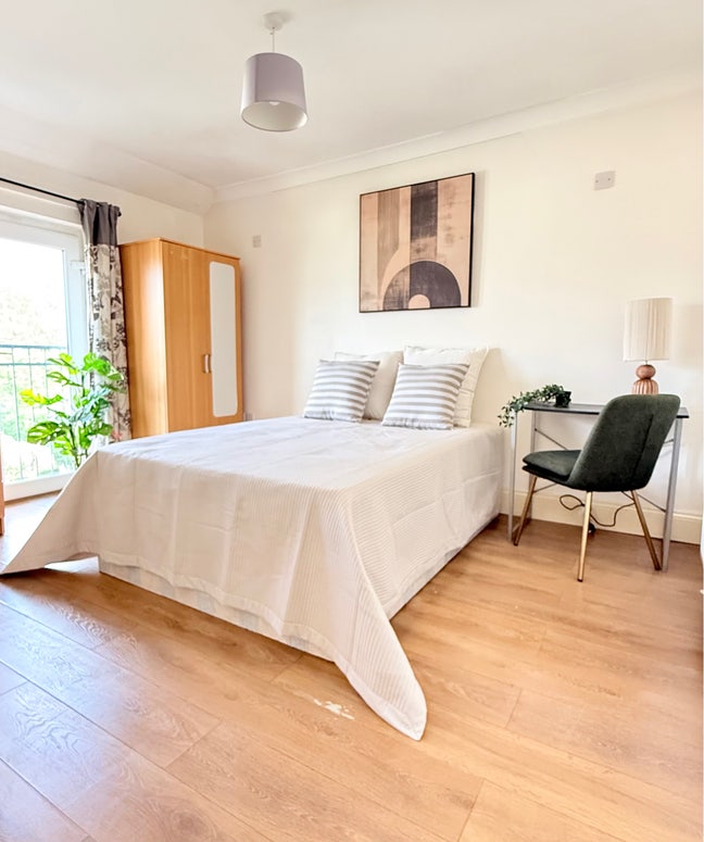 Double Ensuite near Imperial & Westfield Main Photo