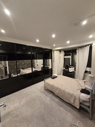 Amazing Double Bedroom in friendly house share  Main Photo