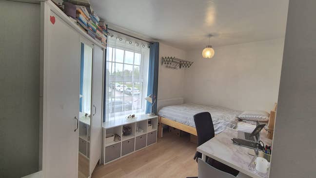 Bright, cosy double room - all bills included  Main Photo