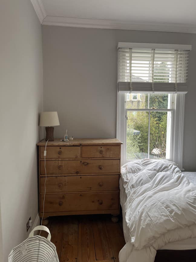 Large room avaliable in friendly house.  Main Photo