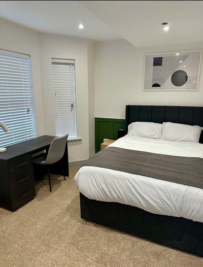Beautiful Ensuite room in high quality house share Main Photo