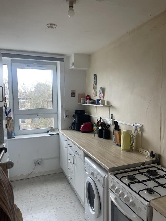 Double room in gorgeous 3 bed flat  Main Photo