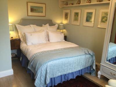 Lovely quite room with exclusive living room Main Photo