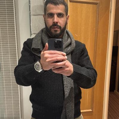 Professional Male seeks a single or double room Main Photo