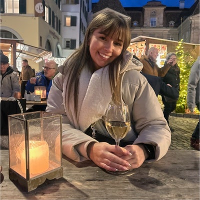 24 y/o female professional  Main Photo