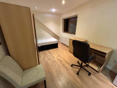 Brand New Double Ensuite Room Near Preston Road Main Photo