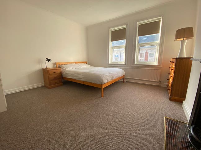 Large double room - lincoln west end available now Main Photo