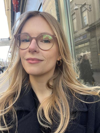 professional female looking for room Main Photo