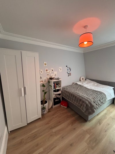 Modern spacious room in zone 1 Main Photo