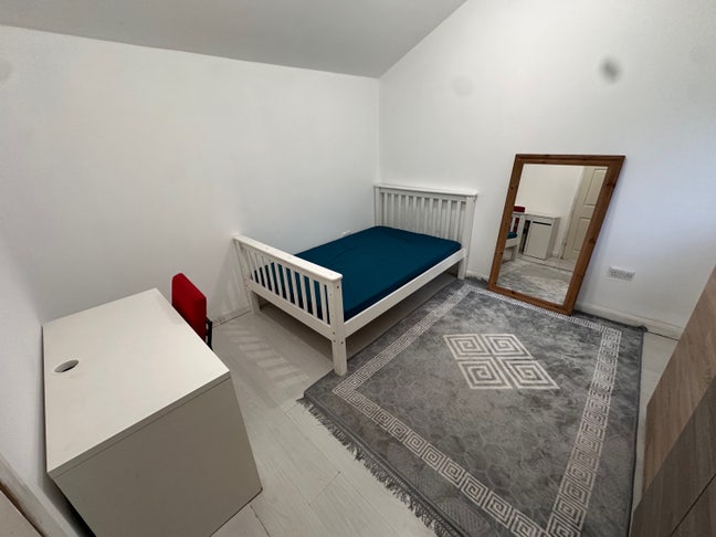 1 Bed Flat in Barking & Dagenham Main Photo