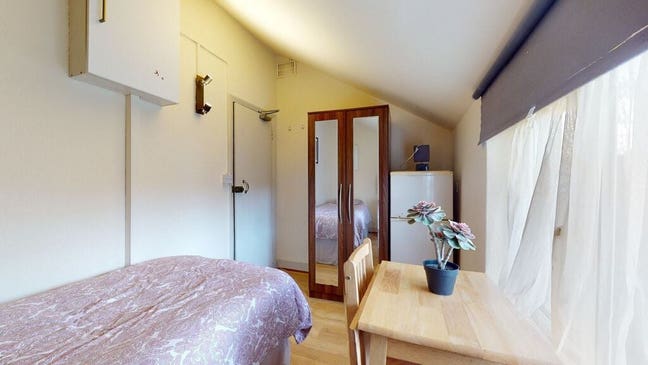 Cozy Room short walk from jubilee line  Main Photo