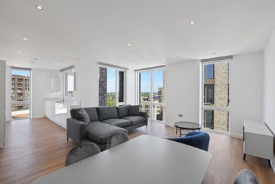 Furnished Double En-Suite Room - E16,  Main Photo