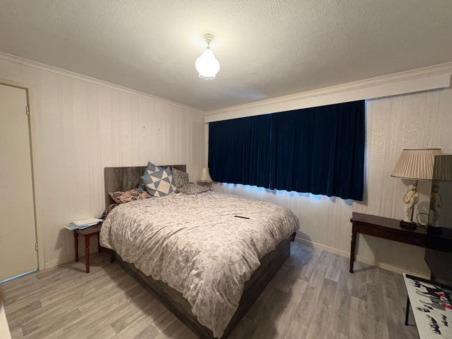 Spacious Double Room to rent close to Heathrow  Main Photo