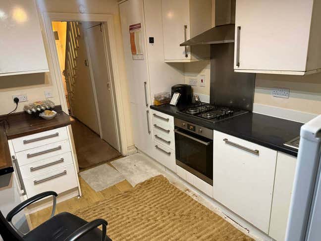 King size room Available for rent Main Photo