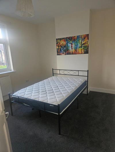 2 Rooms Available in Friendly Home Main Photo