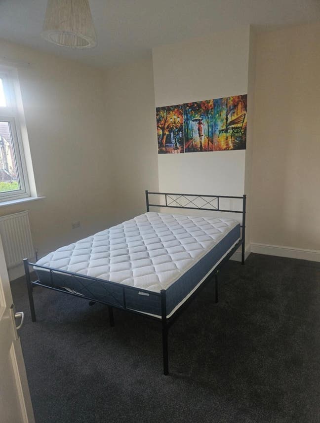 2 Rooms Available in Friendly Home Main Photo