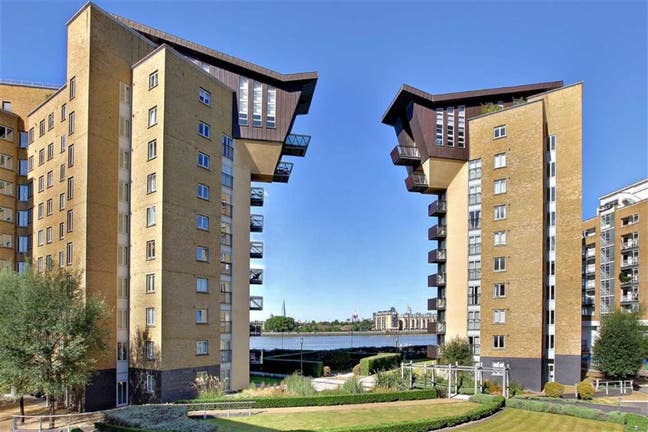🌊 Lovely En-Suite Room | Riverside Development  Main Photo