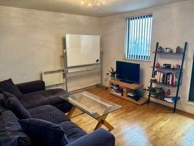 Modern 2-bedroom apartment in city centre Main Photo