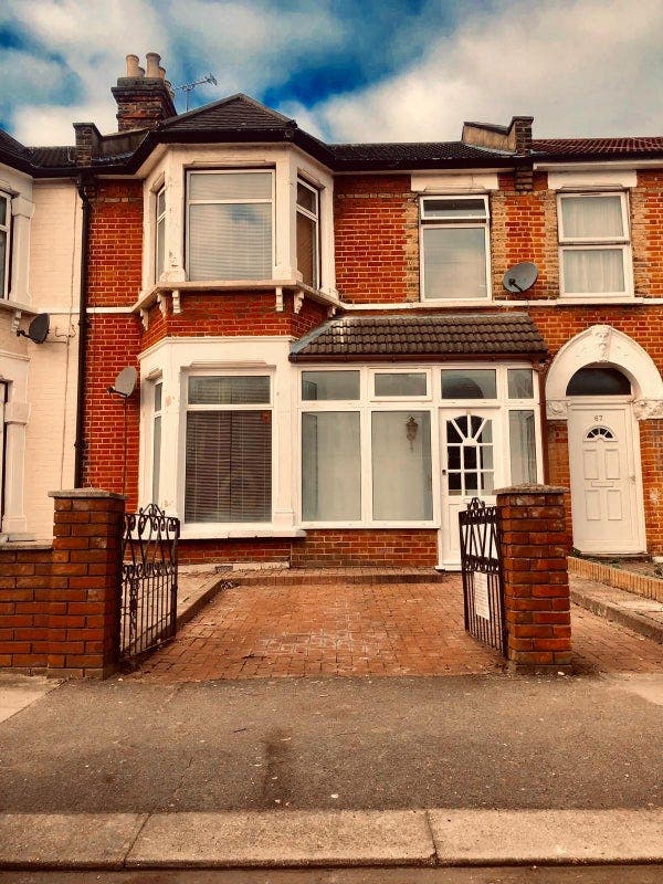 Double room available in seven kings  Main Photo