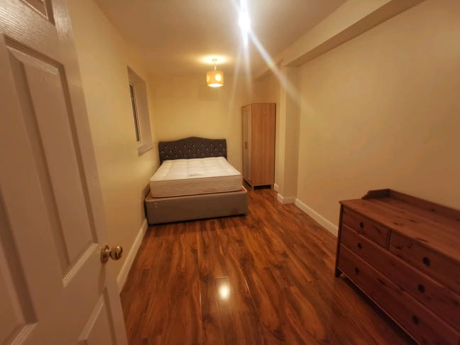 Single bed in a shared room  Main Photo