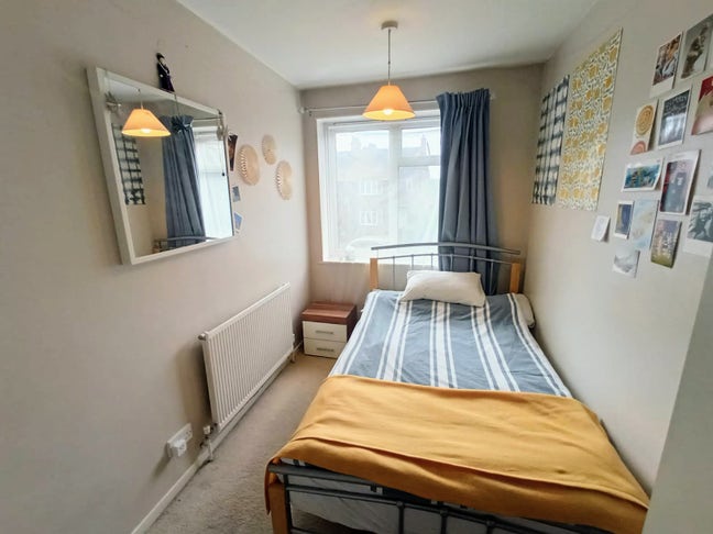 Available Now - 1 Small Dbl-Spacious in Maisonette Main Photo