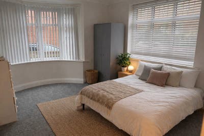 Two huge dbls in newly refurbed Southborne house  Main Photo